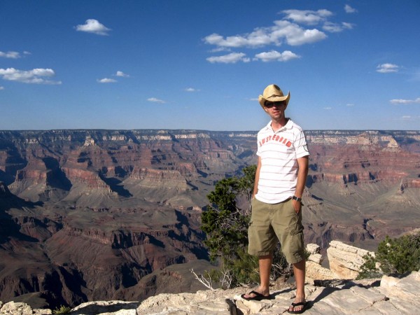A Grand Canyonnál állok
