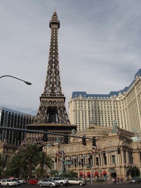 Paris Hotel Eiffel tornya