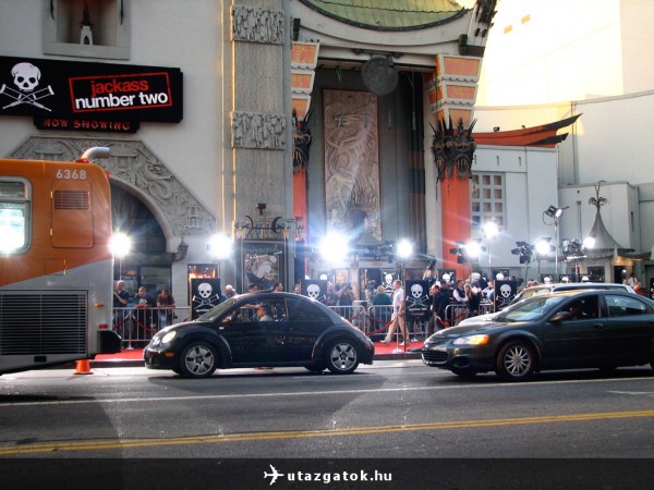 Hollywoodban a Kodak Theatre előtt