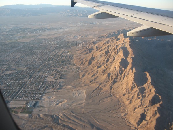 Las Vegas városhatára és a sivatagi hegység