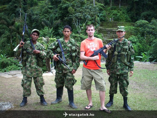 Mátai András kolumbiai katonákkal