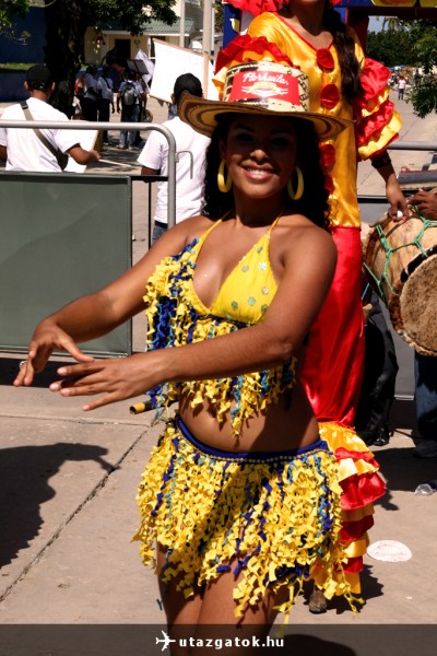 kolumbiai karneváli táncos lány