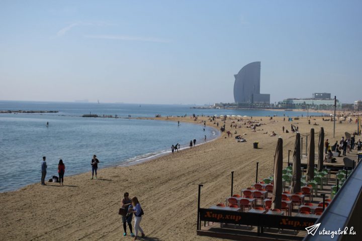 Barceloneta homokos tengerpartja