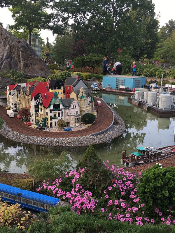 LEGO-ból épített kisváros a billundi Legolandben