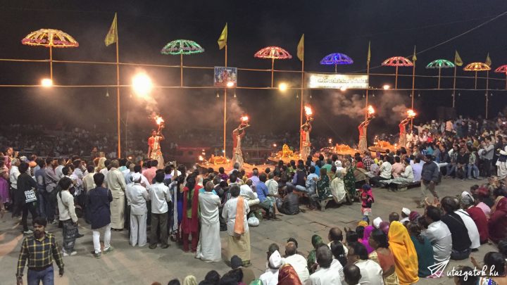 Tűz szertartás a Gangesz partján