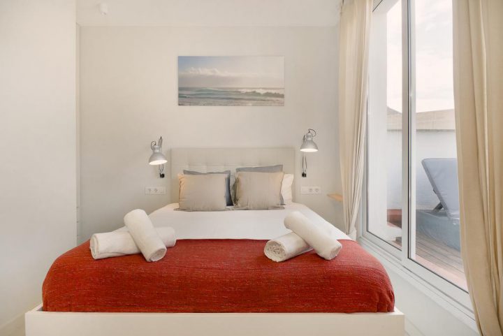 frissen vetett ágy az airbnb lakás profileján