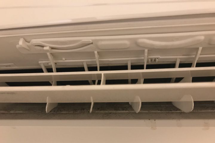 penészes légkondicionáló az airbnb lakásban