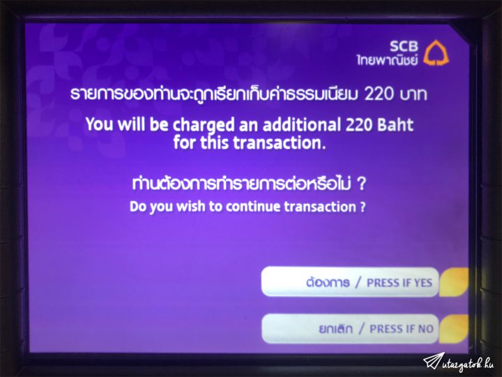 ATM kijelzője informál a 220 bahtos extra díjról