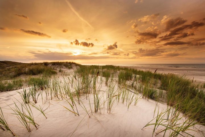 Lengyel homokos tengerpart naplementében