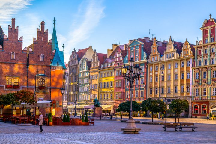 Wroclaw város óvárosa színes, hangulatos házakkal