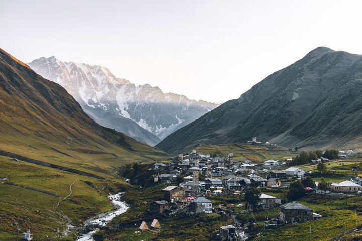 Egy grúz falu a hegyek között